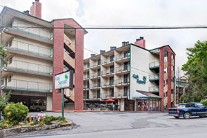 oak square condominiums